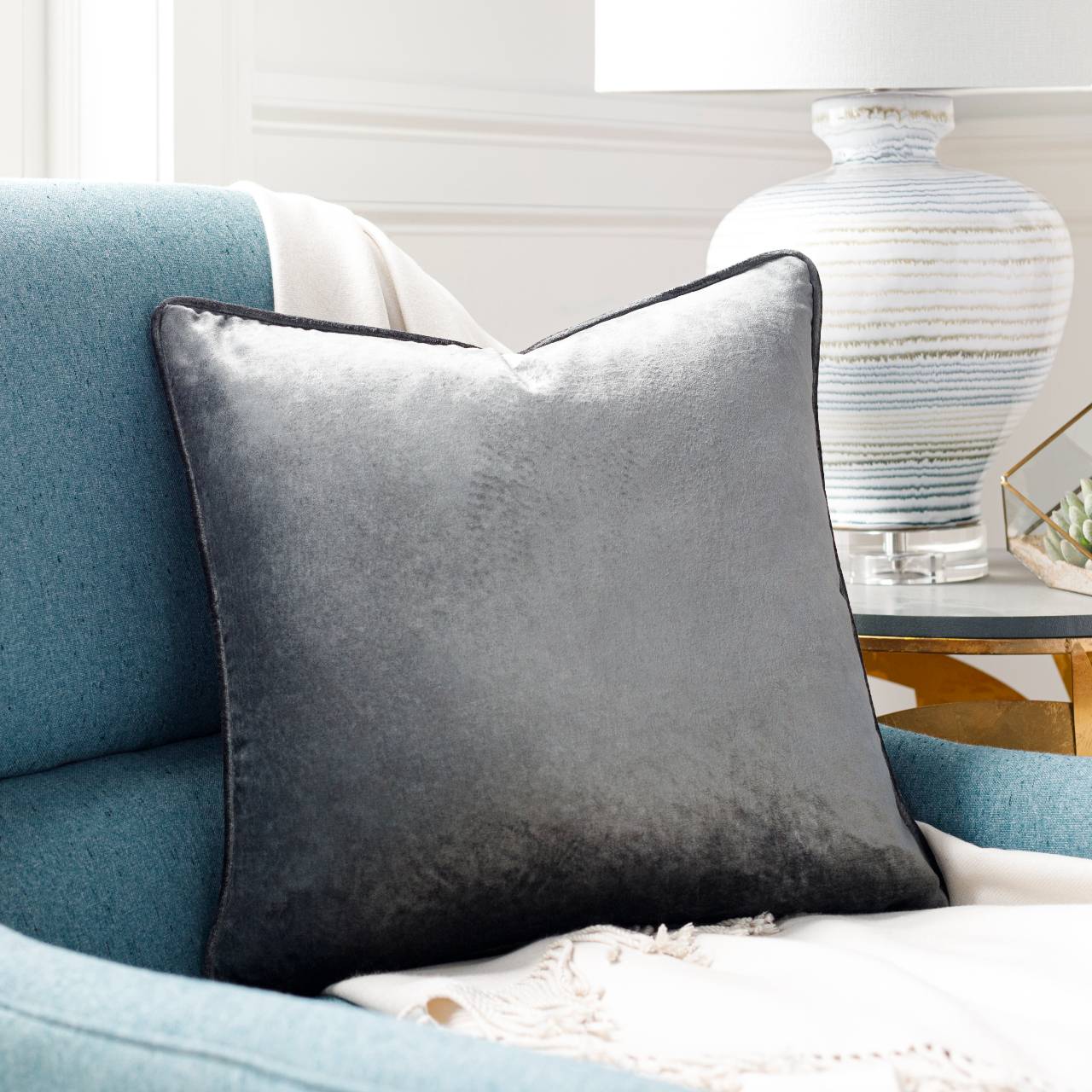 Niedernsill Medium Gray Pillow Cover