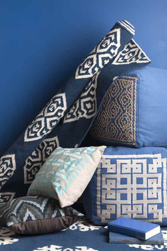 Emmonak Global Blue/Ivory Area Rug