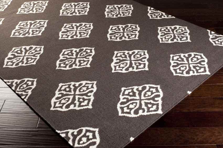 Sellingen Modern Chocolate/White Area Rug