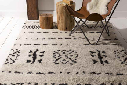 Morley Global Ivory/Black Area Rug