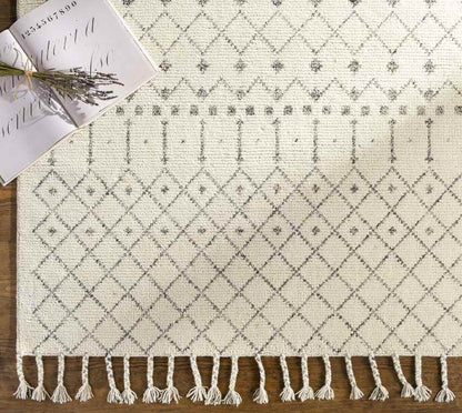 Gouwe Global Beige Area Rug