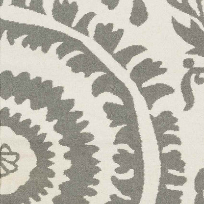 IJpelaar Traditional Gray/Ivory Area Rug