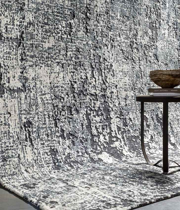 Garnwerd Modern Black Area Rug