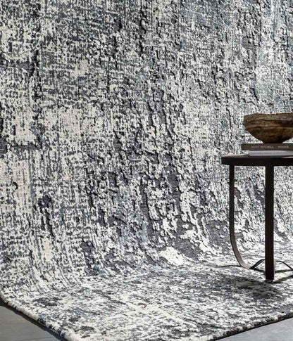 Garnwerd Modern Black Area Rug