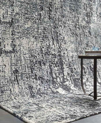 Garnwerd Modern Black Area Rug