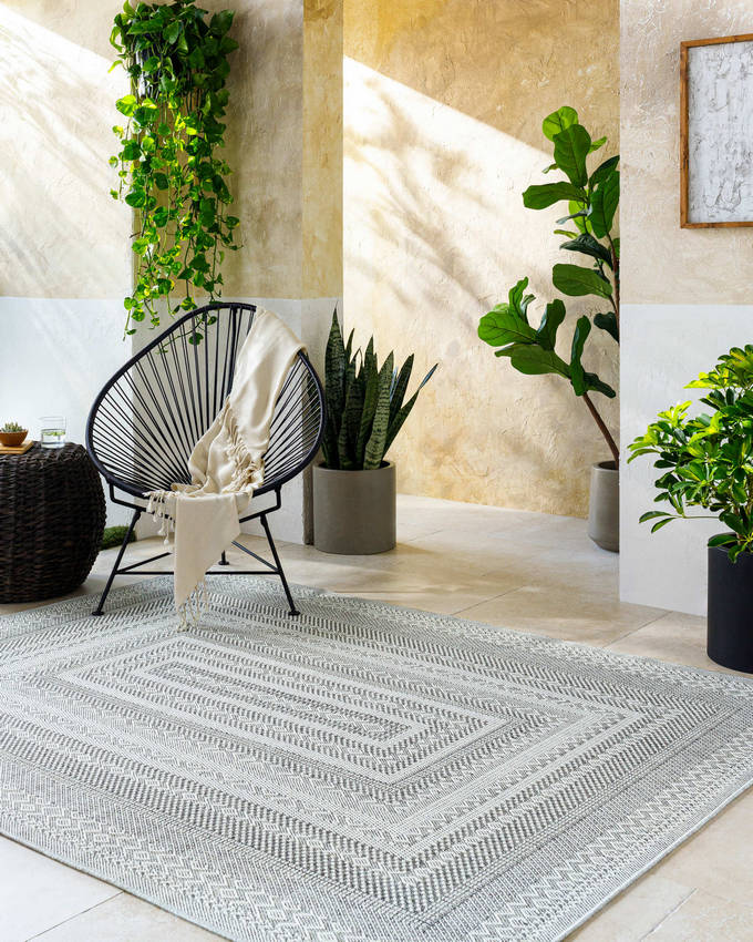 Vangie Cottage Medium Gray/White Area Rug