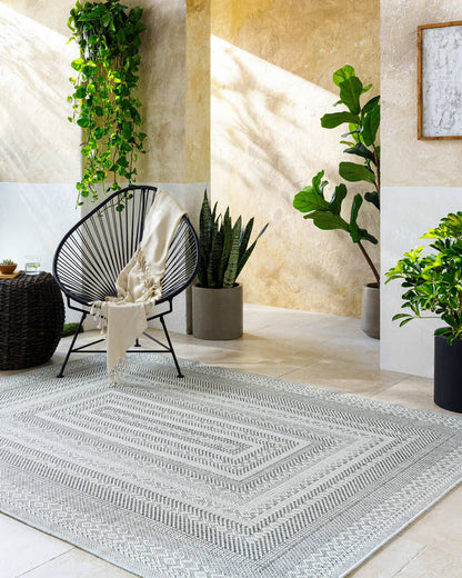 Vangie Cottage Medium Gray/White Area Rug