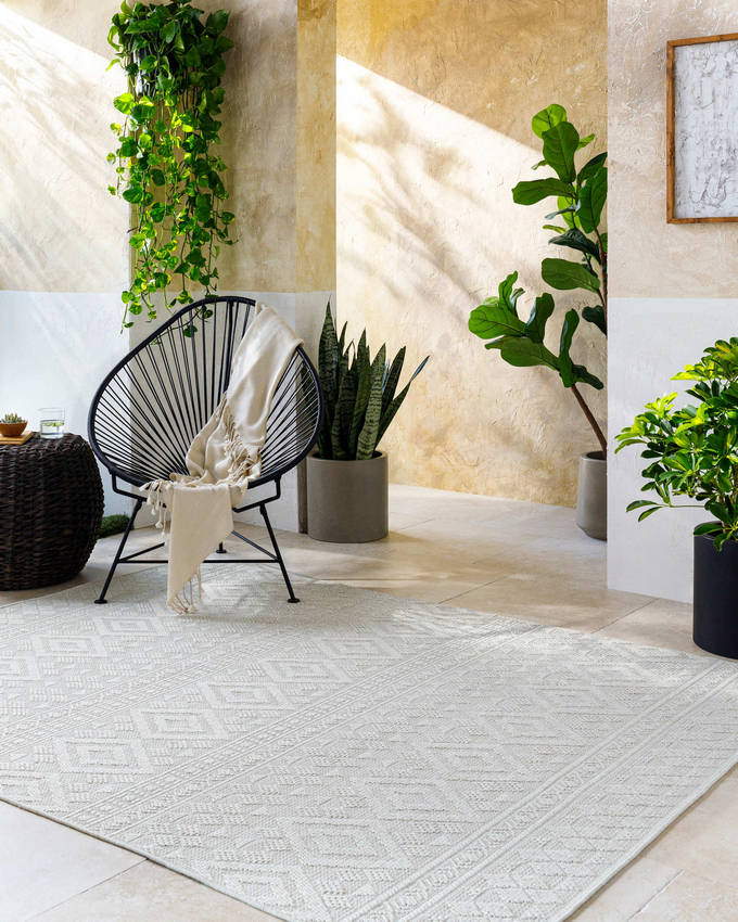 Teaira Modern Light Silver Area Rug