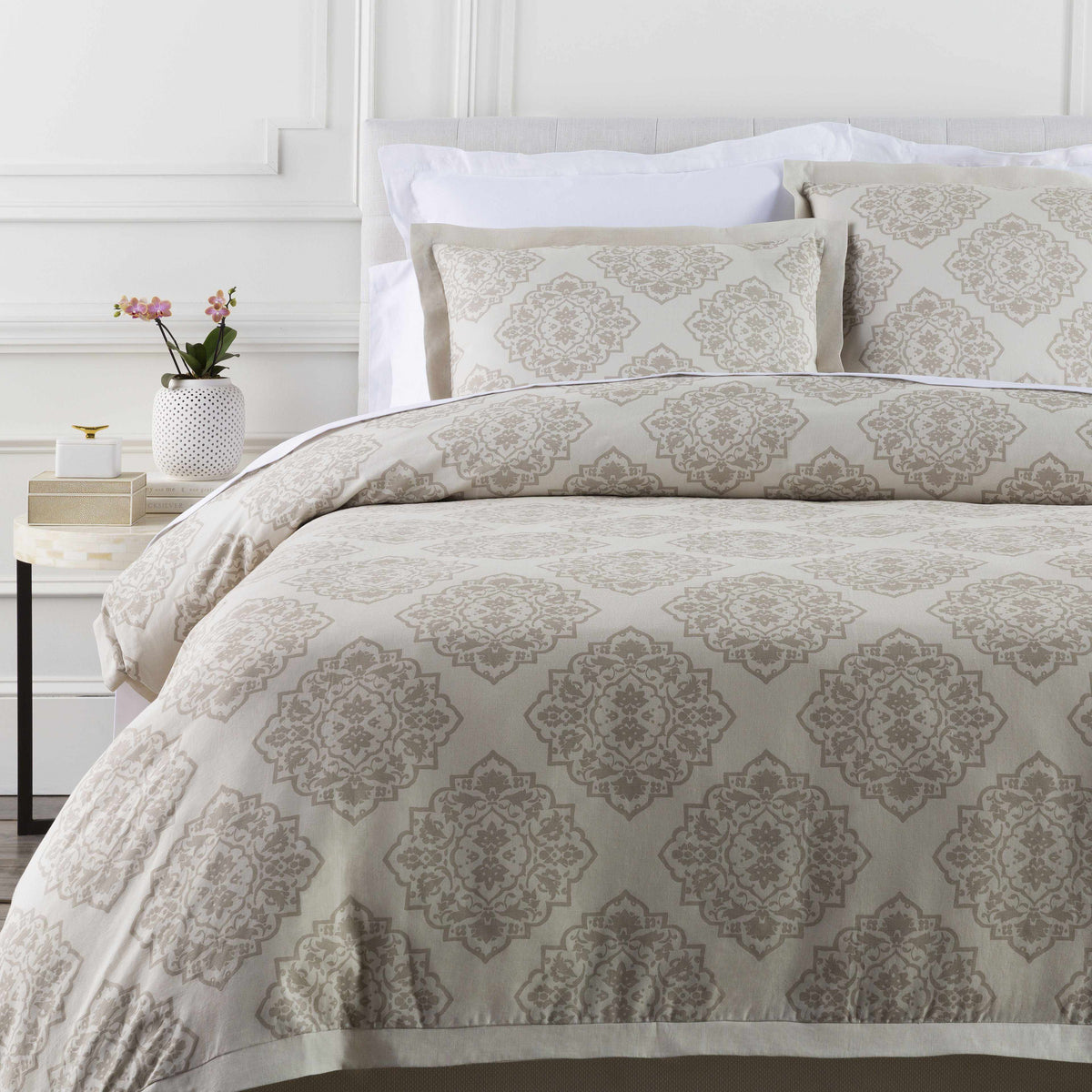 Ludbreg Light Gray Bedding