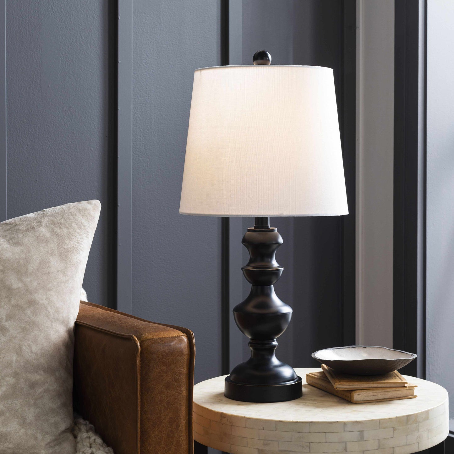 Kallham Traditional Table Lamp